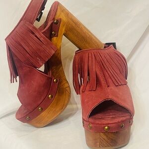 NEW!!! Five Worlds Fringed Burgundy Platform Sandals